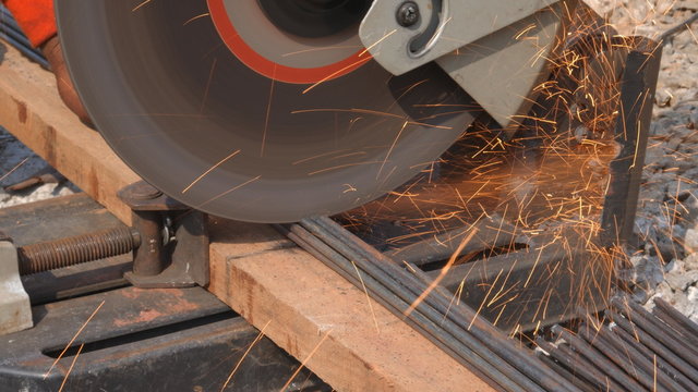 Cutting metal with grinder 
