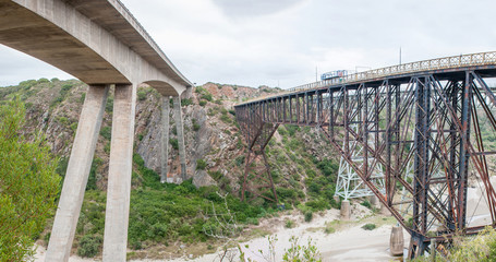 New and old road bridges over the Gouritz River