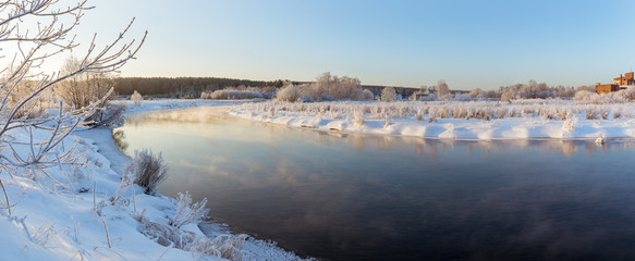 зимняя панорама возле реки, Россия, Урал © 7ynp100