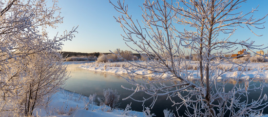 зимняя панорама возле реки, Россия, Урал