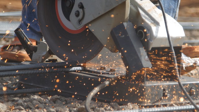 Cutting metal with grinder 