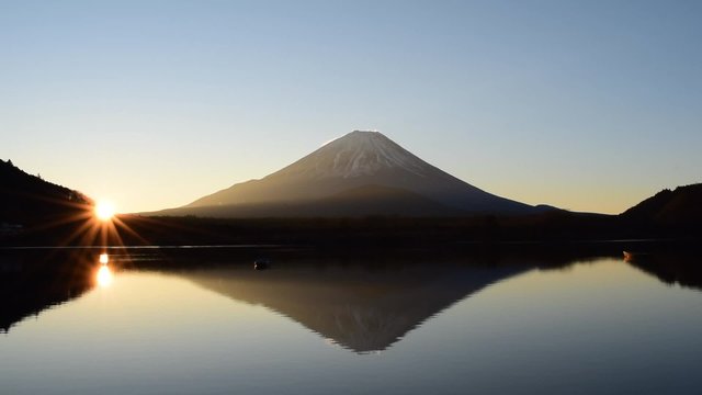 20160101精進湖からの初日の出の富士山