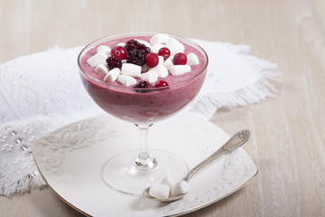 Smoothie of blackberries and cranberries with marshmallow