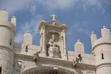 estatuas de piedra blanca