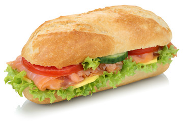 Sandwich Baguette belegt mit Lachs Fisch Freisteller