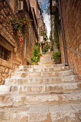 Gasse mit Treppe in Dubrovnik