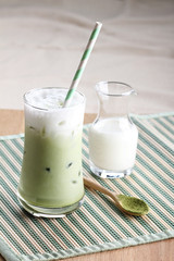 iced green tae latte.