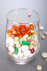 Tabletten im Glas