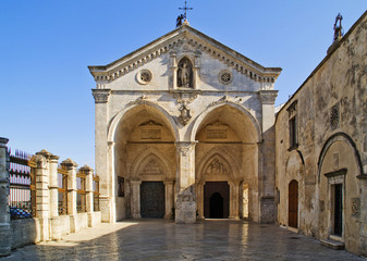 Fototapeta na wymiar Santuario Montesant'Angelo