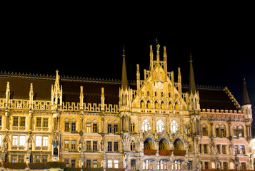 Fototapeta na wymiar Illuminated Town Hall of Munich