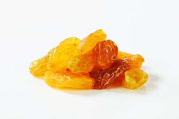 Golden-coloured dried grapes