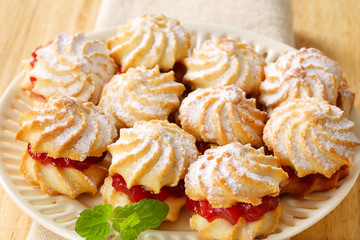 Jam sandwich cookies