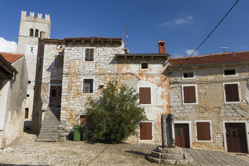 Fototapeta na wymiar Facade of an old Mediterranean house