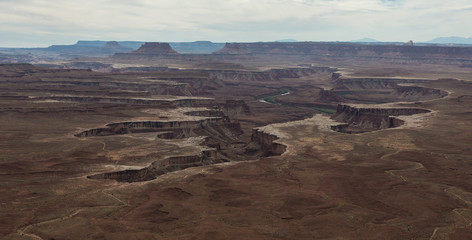 Fototapeta na wymiar Canyonlands Nationalpark, Island in the sky, Needles, Mesa, Rim, Utah, Moab, Tag, USA, Sommer