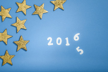 Jahreszahl 2015 zu 2016 auf blauem Hintergrund mit goldenen Ster © MichaelJBerlin