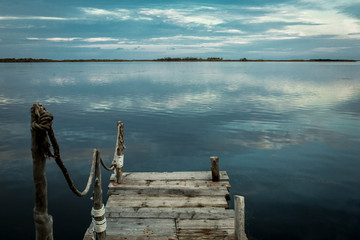 pontile abbandonato