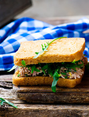 sandwich with a tuna