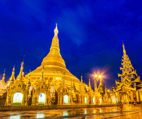 Naklejka premium Shwedagon pagoda in Yangon of Myanmar 