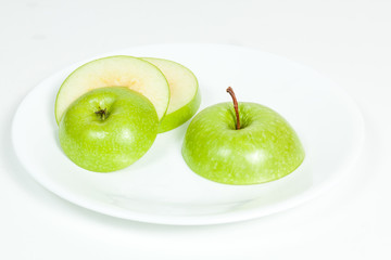 Slices of green apple in a  plate