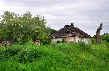 Plakat rural landscape with an old ruined house for your design