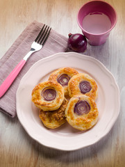 canapes with red onion