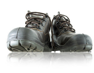 safety boots with reinforced head