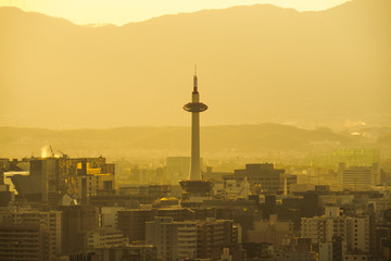 Obraz premium Kyoto Tower, Japan skyline at dusk