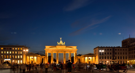 Obraz premium Berlin -Brandenburger Tor in der blauen Stunde