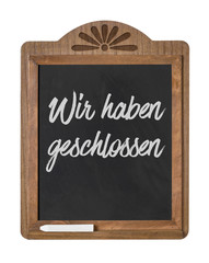 Kreidetafel mit der Beschriftung Wir haben geschlossen