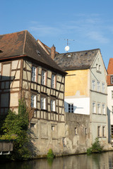 Fototapeta na wymiar Fachwerkhäuser an der Regnitz in Bamberg, Oberfranken, Deutschland