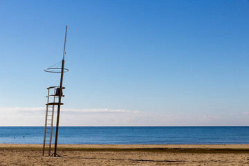 Aussichtsturm der Rettungsschwimmer am Strand