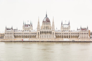 Fototapeta premium Parliament palace in Budapest on a snowy day