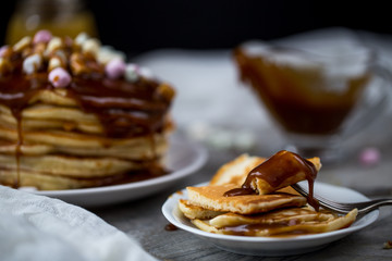 Pancake with caramel, marshmallow and honey