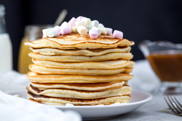 Pancake with caramel, marshmallow and honey