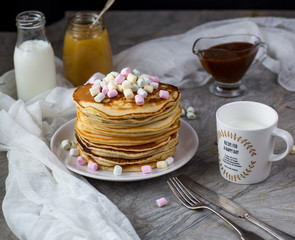 Pancake with caramel, marshmallow and honey