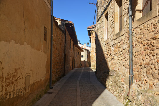 calle empedrada en Santo Domingo de Silos, Burgos
