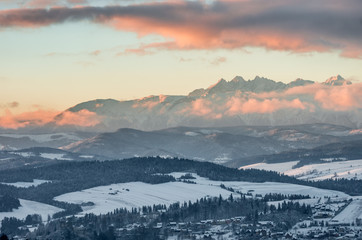 Fototapeta premium Morning panorama of snowyTatra Mountains over Spisz Highland, Poland