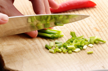 Cutting scallions