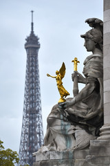 Fototapeta premium Скульптура на мосту Александра III