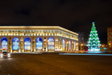 Fototapeta na wymiar Новогодняя ёлка на площади в Москве.
