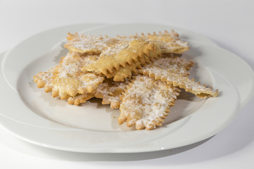 Piatto di chiacchiere di carnevale