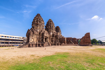 Fototapeta premium Phra Prang Sam Yod . Lopburi, Thailand. Religious buildings