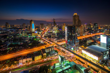 Fototapeta na wymiar cityscape of bangkok , capital of Thailand