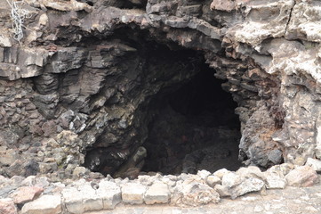 Eingang zur Höhle Cueva de los Verdes auf Lanazrote