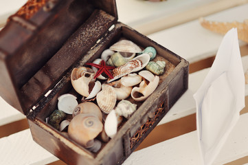 Коробка с ракушками