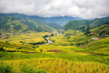 Fototapeta na wymiar beautiful landscape mountain view of rice terrace and house in s