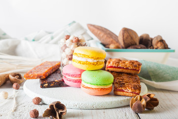 breakfast cereals, cookies, nuts, dried fruits and mandarins