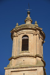 Campanario de piedra