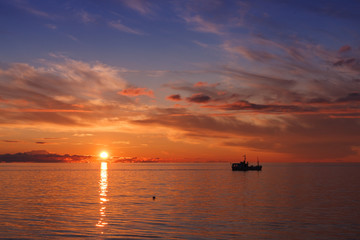 Fototapeta na wymiar beautiful orange sunset on the Baltic sea.