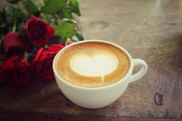 Obraz na płótnie Canvas Latte art coffee with red road for valentine day